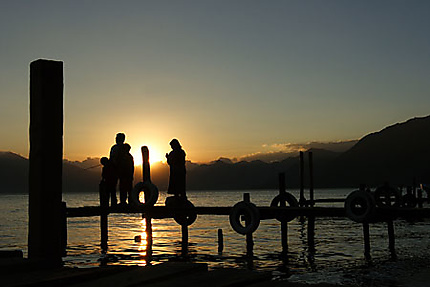 Crépuscule sur le lac Atitlan