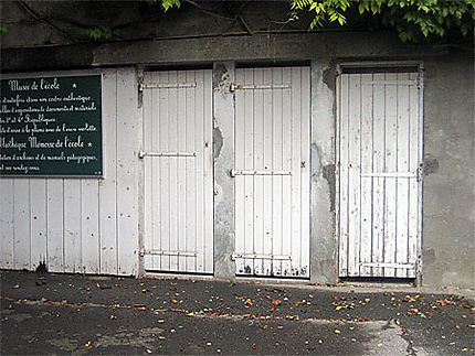 "Dis, tu me tiens la porte ?"