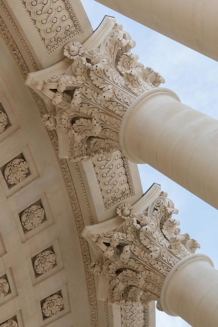 Panthéon, chapiteaux des colonnes du tambour