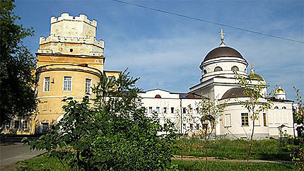 Le monastère Novo-Tikhvinskiy