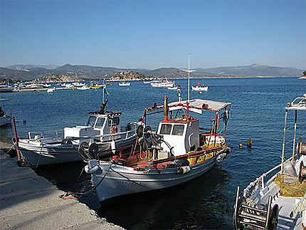 Petit port de pêche : Bateaux : Transport : Tolo : Péloponnèse