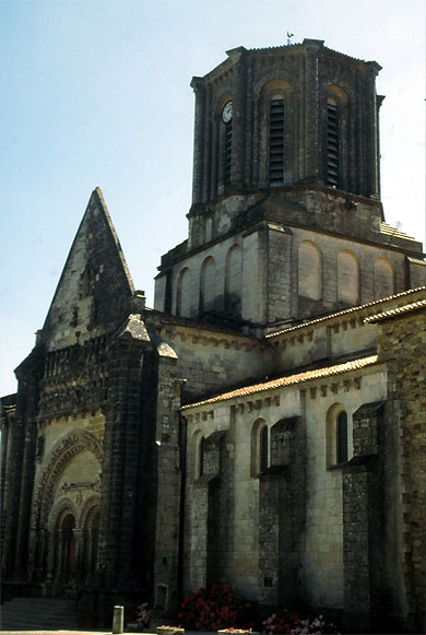 L'église de Vouvant L'église de Vouvant