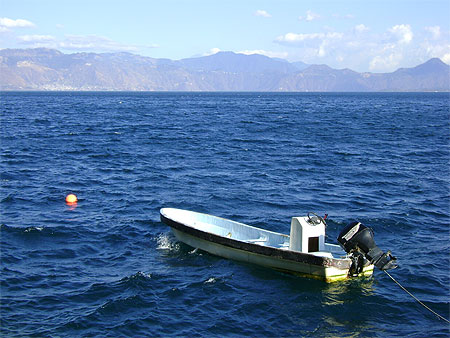 Bateau dans le lac Bateau dans le lac