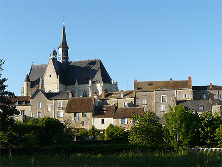 Collégiale et toîts de Montrésor Collégiale et toîts de Montrésor