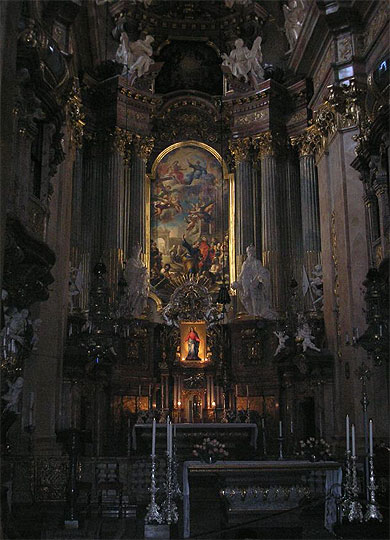 Peterskirche : l'autel baroque Peterskirche : l'autel baroque