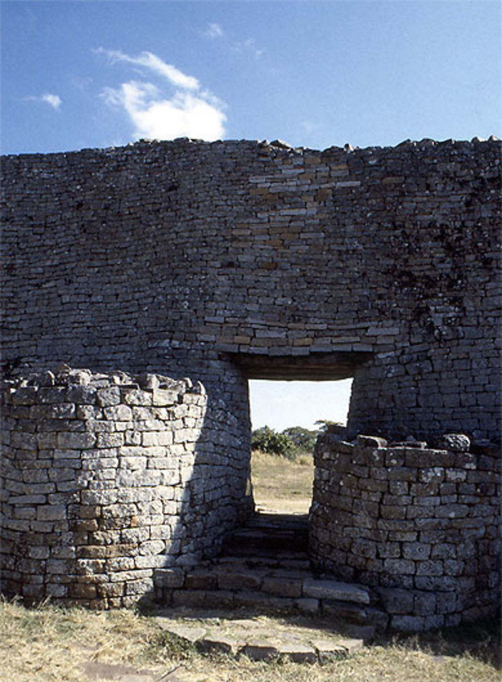 Une porte dans l'enceinte