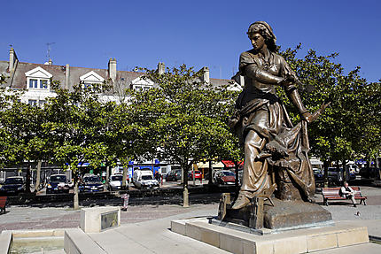 Statue de Jeanne Hachette, Beauvais