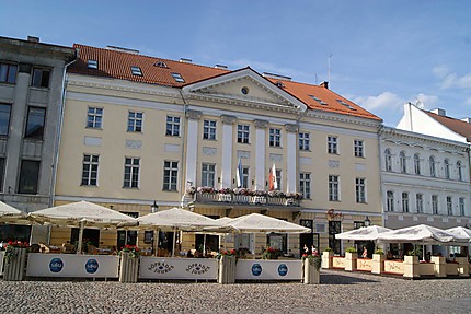 Tartu : place de l'hôtel de ville