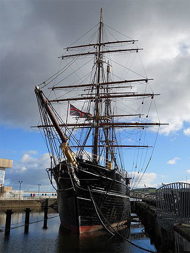 Le RRS Discovery dans le port de Dundee