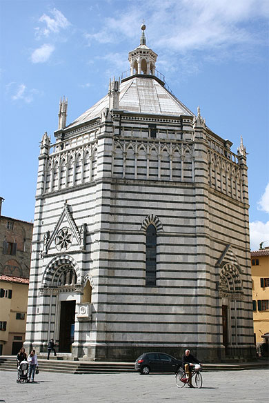 Baptistère à Pistoia Baptistère à Pistoia