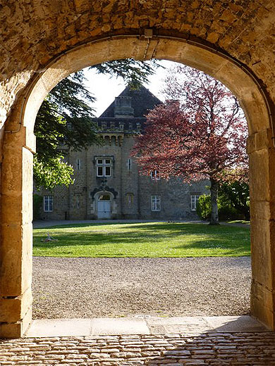 Entrée du Château de Frontenay Entrée du Château de Frontenay