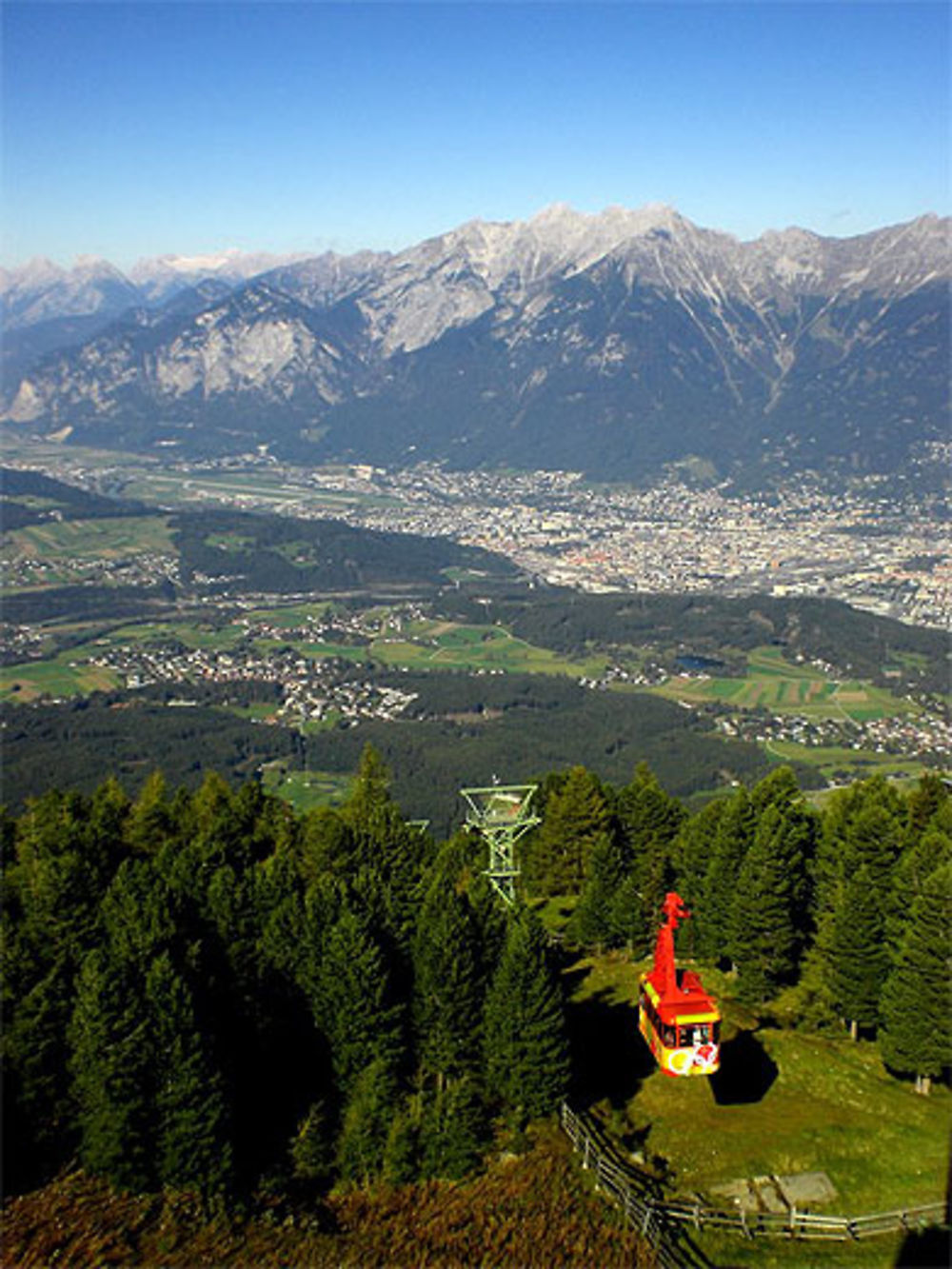 Vue d'Igls de la montagne