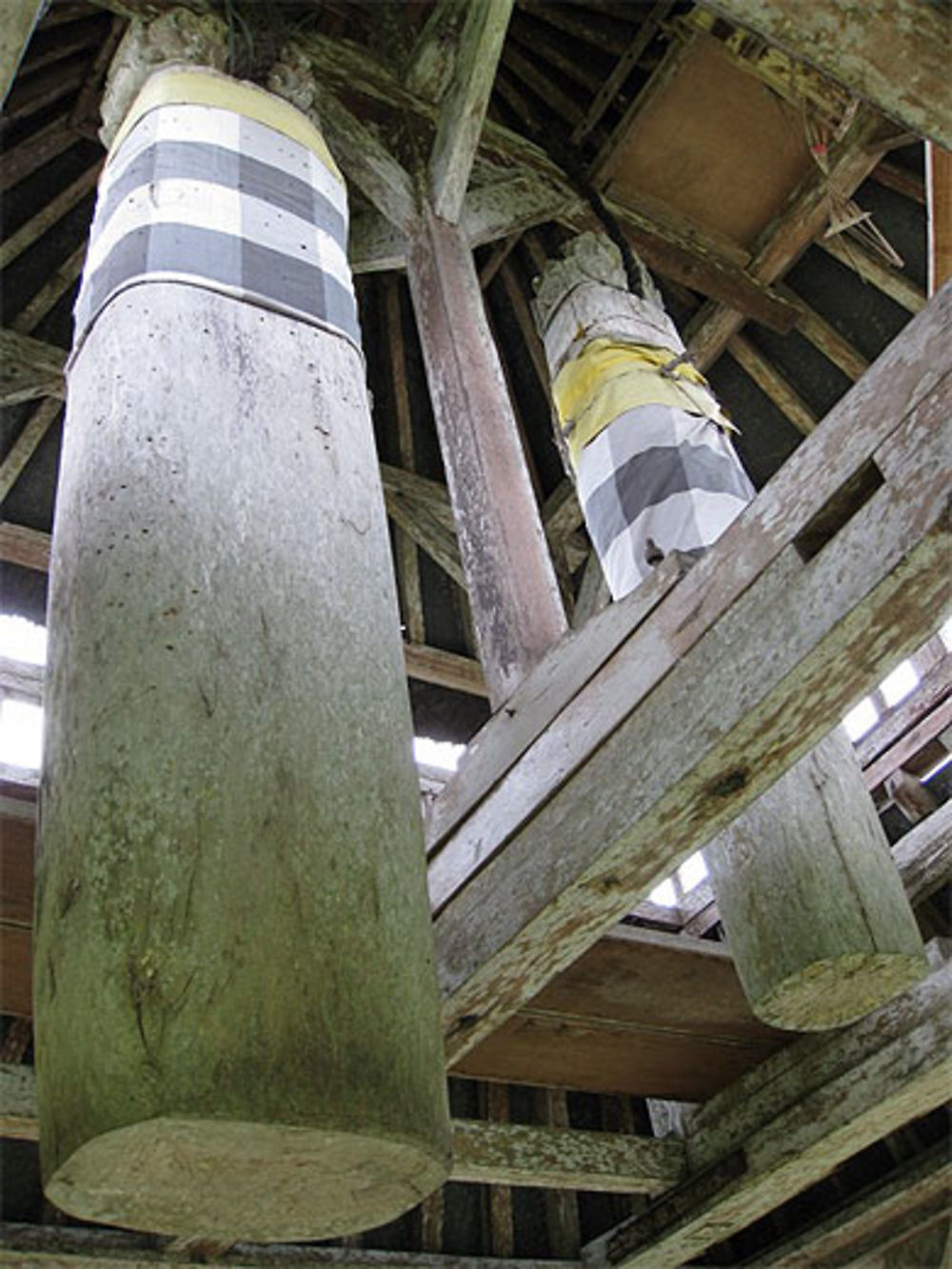 Cloches en bois au Temple Pura Taman Ayun