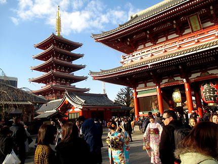 Le temple Senso-ji et sa pagode à 5 étages, Tokyo
