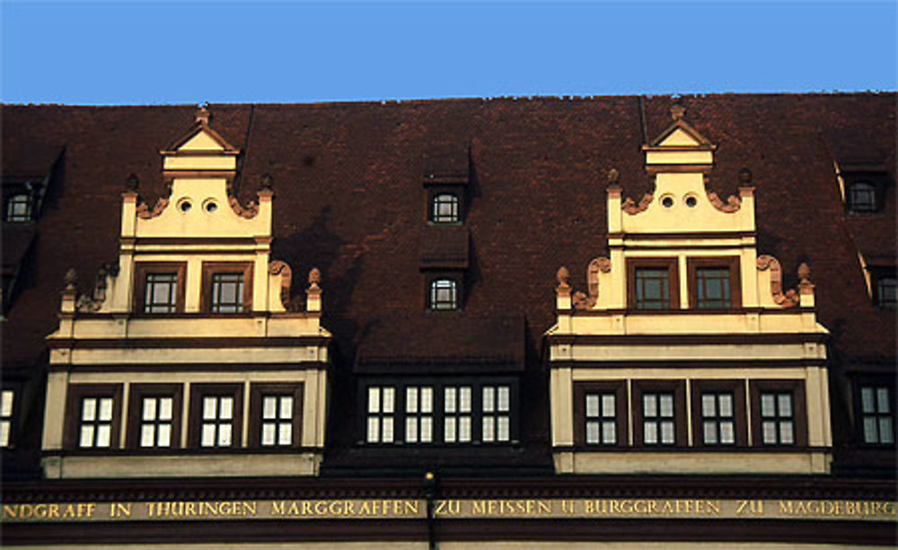 Les fenètres de l'ancien hôtel de ville.