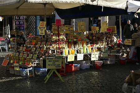 Le marché sur la place Navona Le marché sur la place Navona