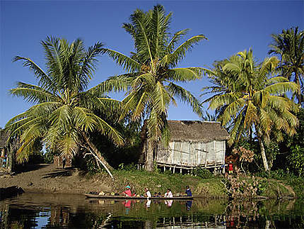 Andevoranto sur les rives du canal des pangalanes