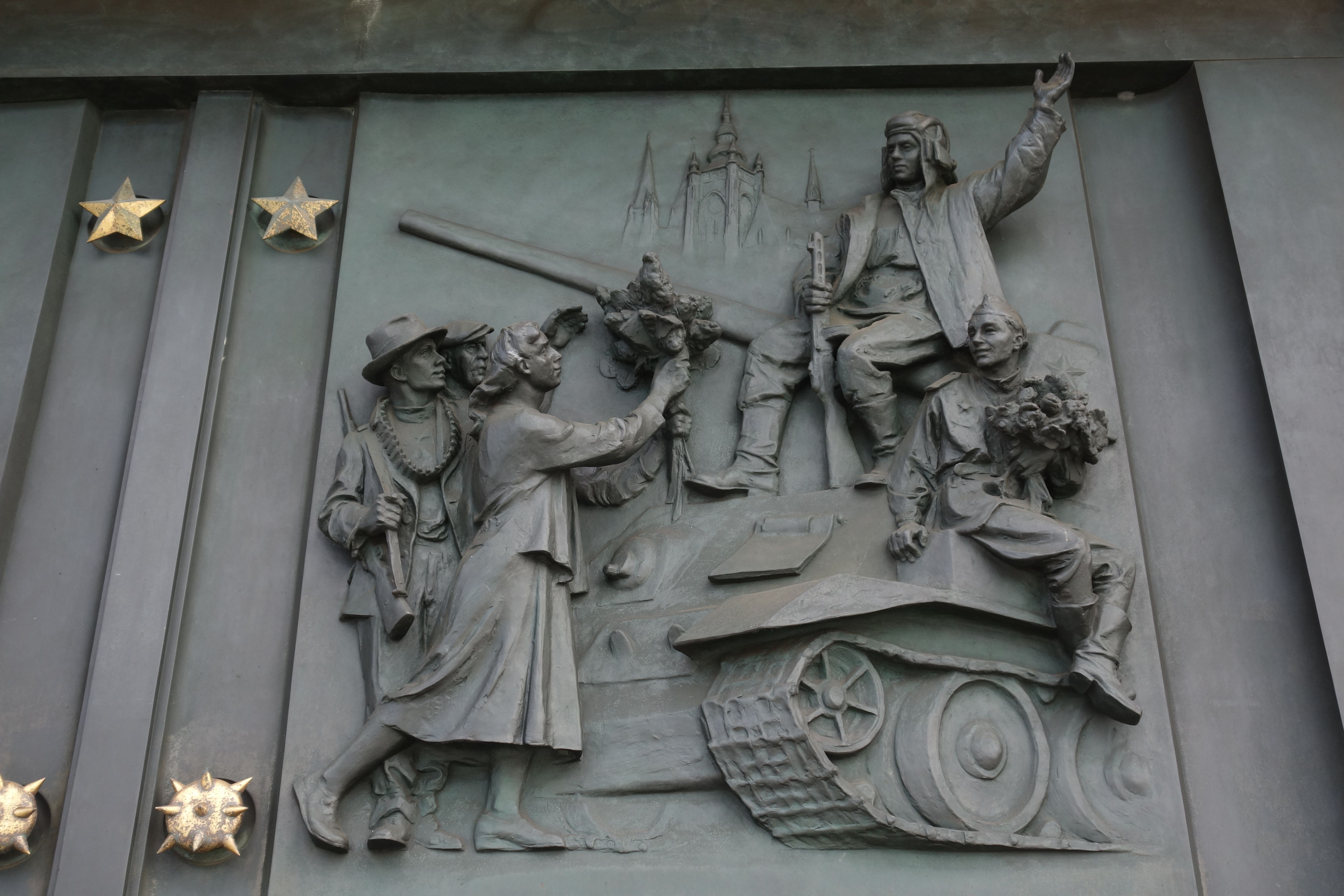 Détail du portail d'entrée au mémorial de Vítkov Détail du portail d'entrée au mémorial de Vítkov