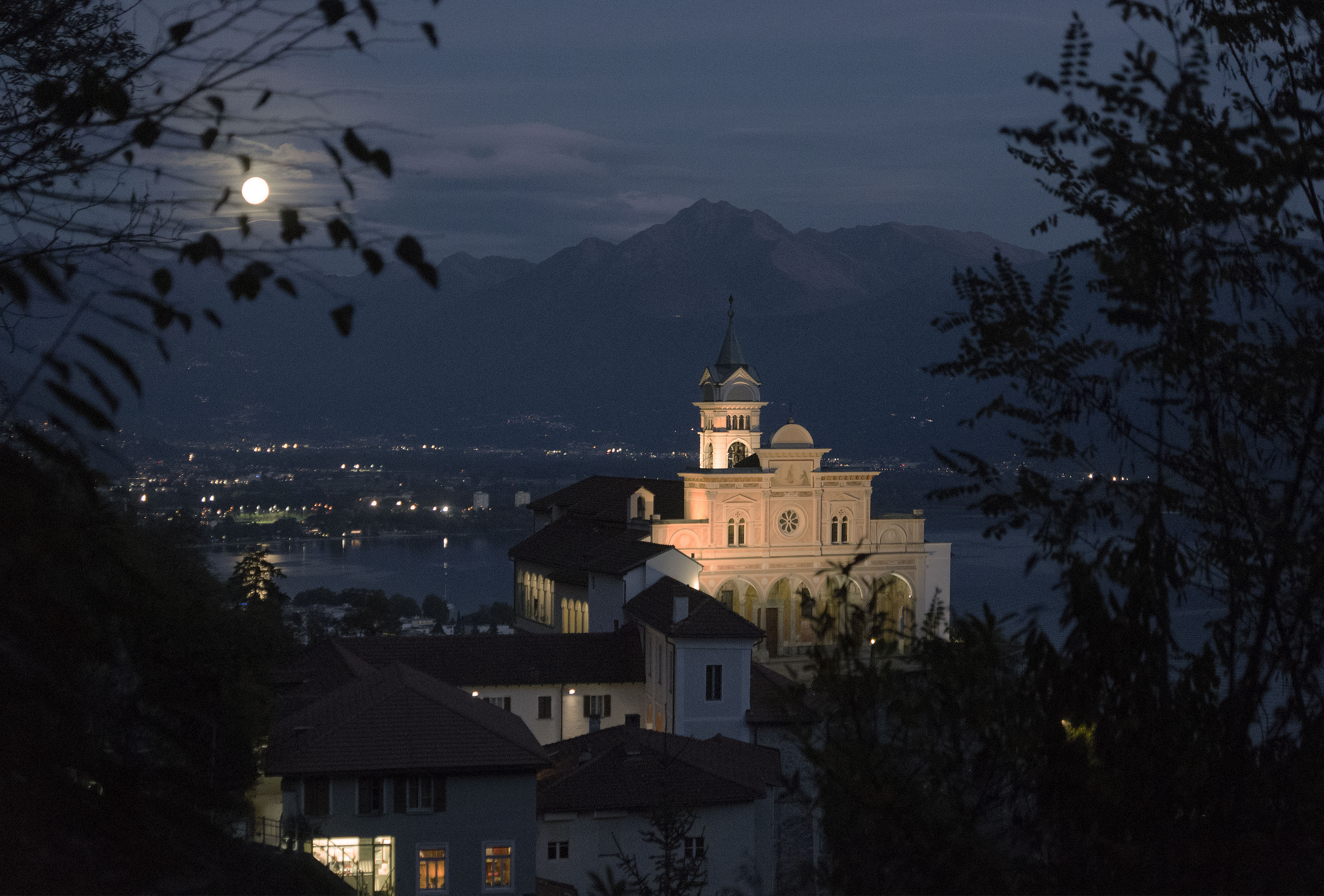 Locarno, mont sacré de la Madonna del Sasso Locarno, mont sacré de la Madonna del Sasso
