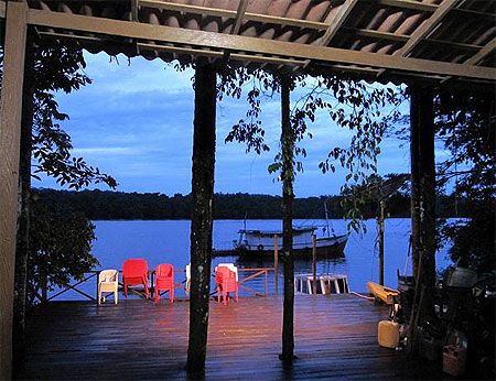 Au bord du fleuve Oiapoque Au bord du fleuve Oiapoque