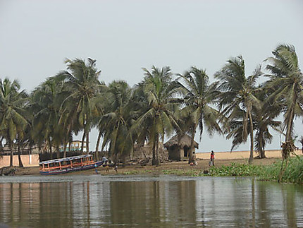 Embarcadère sur le fleuve MONO (Bénin)