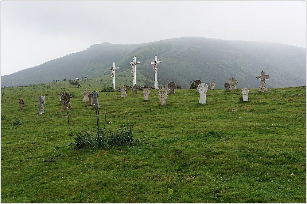 Calvaire et stèles basques