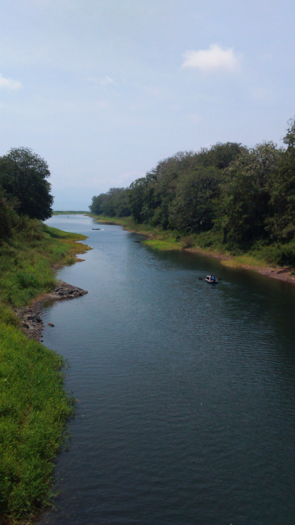 Canal débouchant dans le lac