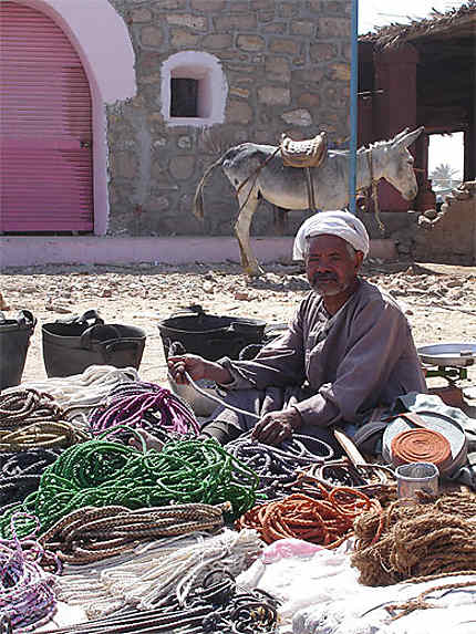 Marchand de cordes au marché aux bestiaux
