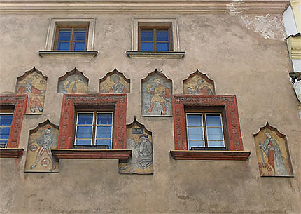 Demeure médiévale : détail de la façade
