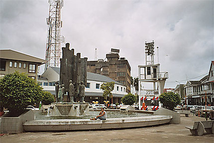 Une place de Paramaribo