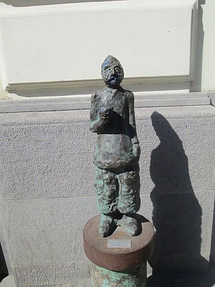 Petite statue le long de l'avenue Roustaveli