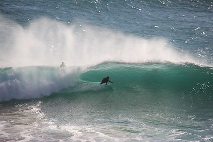 Surfeurs près de Sagres