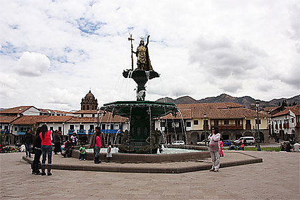 Fontaine sur la Plaza de Armas