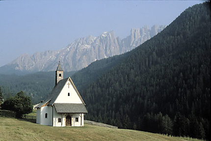 Chapelle dans les Dolomites 8407