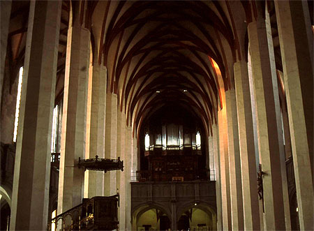 L'intérieur de l'église Saint-Thomas L'intérieur de l'église Saint-Thomas
