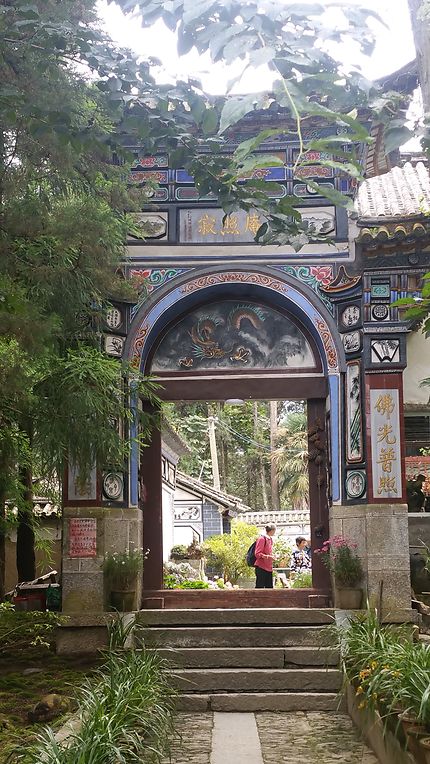 Une entrée du temple Jizhao monastery