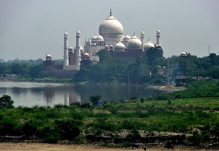 Taj Mahal vu du fort rouge