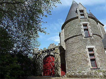 Une des entrées du château