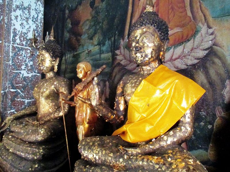 Bouddhas aux feuilles d'or