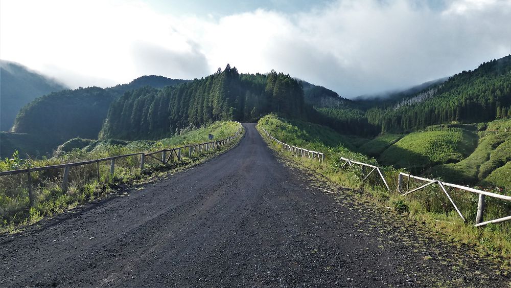 Vue depuis le parking pour le pico do Vara