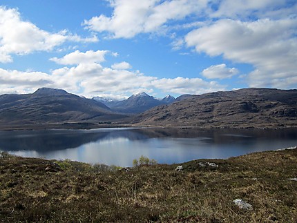 Loch Maree et montagnes de Torridon