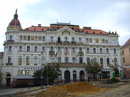 Hôtel de ville (place Szechenyi) Hôtel de ville (place Szechenyi)