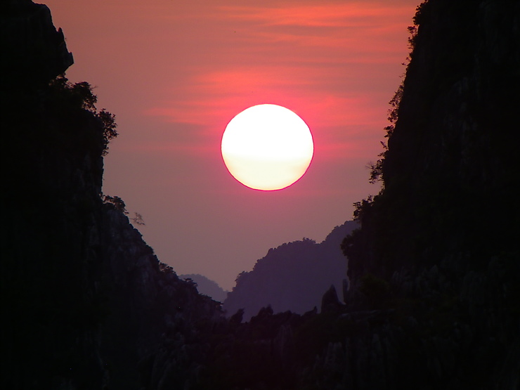Coucher de soleil sur Ha Long, Vietnam