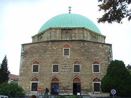 Mosquée Dzami Gazi Kaszim (place Szechenyi) Mosquée Dzami Gazi Kaszim (place Szechenyi)