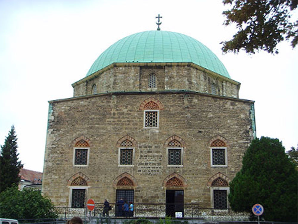 Mosquée Dzami Gazi Kaszim (place Szechenyi)