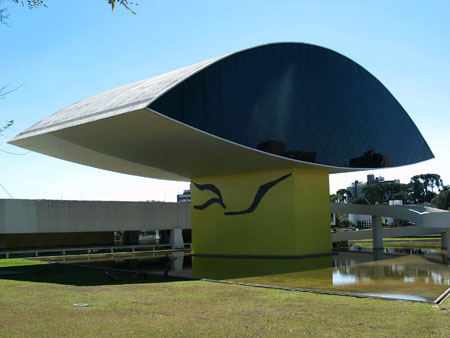 Le musée Oscar Niemeyer Le musée Oscar Niemeyer
