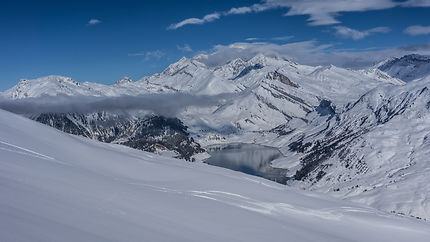 Lac de Roselend dans son écrin, Alpes