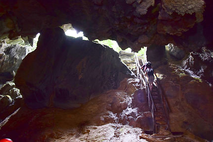 Promenade sous terre dans la grotte de Santo Tomas