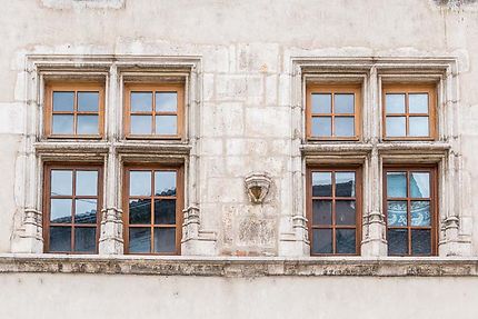 Bourg-en-Bresse, fenêtres à meneaux