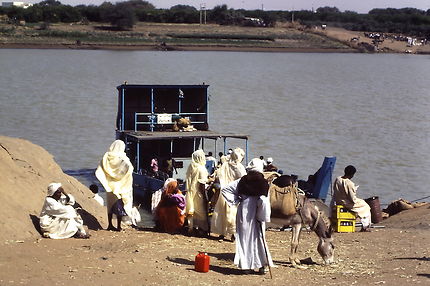 Soudan vers Ondurman - bac sur le nil